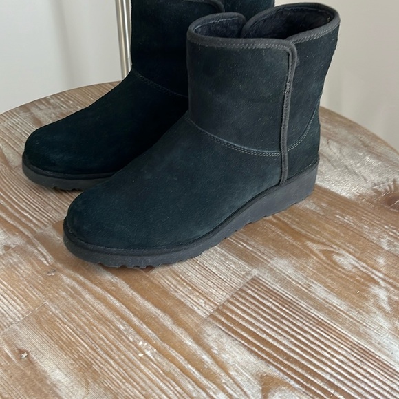 Ugg Women's Kristin Black Suede Boots - Picture 4 of 12